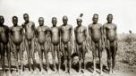 Skupina mužů kmene Kumam nebo Teso