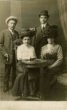 Matylda Lüftnerová se synem Josefem a přáteli