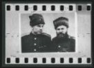 Fotografie, dva důstojníci v zimních čepicích