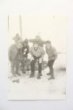 Fotografie šklebících se trampů v zimě u ohniště