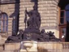 Alegorické postavy Labe, Čechie a Vltavy nad fontánou před vchodem do Národního muzea
