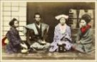 Muž v kamišimo a žena ve formálním kimonu