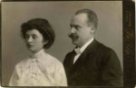 Ateliérová fotografie Růženy roz. Čechové (nar. 22. 3. 1885) s manželem Augustinem Bogušovským (nar. 15. 8. 1877) 