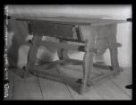 Stůl s trnoži, dřevěný