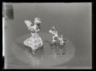 Tradiční hliněné keramické polychromované miniatury jako hračky - slepička a koníček