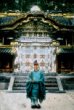 Šintoistický kněz před svatyní Tóšógú
