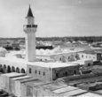 Podobný pohled na město s mešitou a minaretem