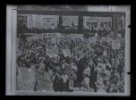 Fotografie, demonstrace komunistů, socialistů a dělníků v New Yorku při příjezdu tiskového šéfa Hitlerovy vlády