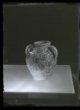 Majoliková baňatá váza se světlou engobou a vzorem závitnic, se dvěma malými oušky, a dvěma tzv. pítky v protilehlé části