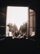 A. M. Schoss: průhled oknem lovecké chaty (černobílý negativ)